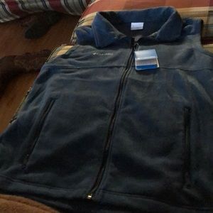 Woman’s Columbia vest, Navy  Blue. Size 1X